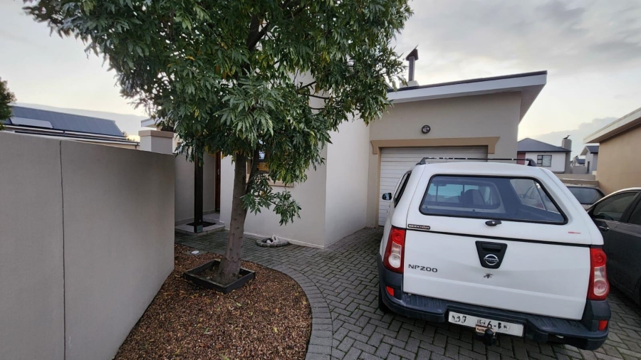 2 Bedroom Property for Sale in Buhrein Western Cape